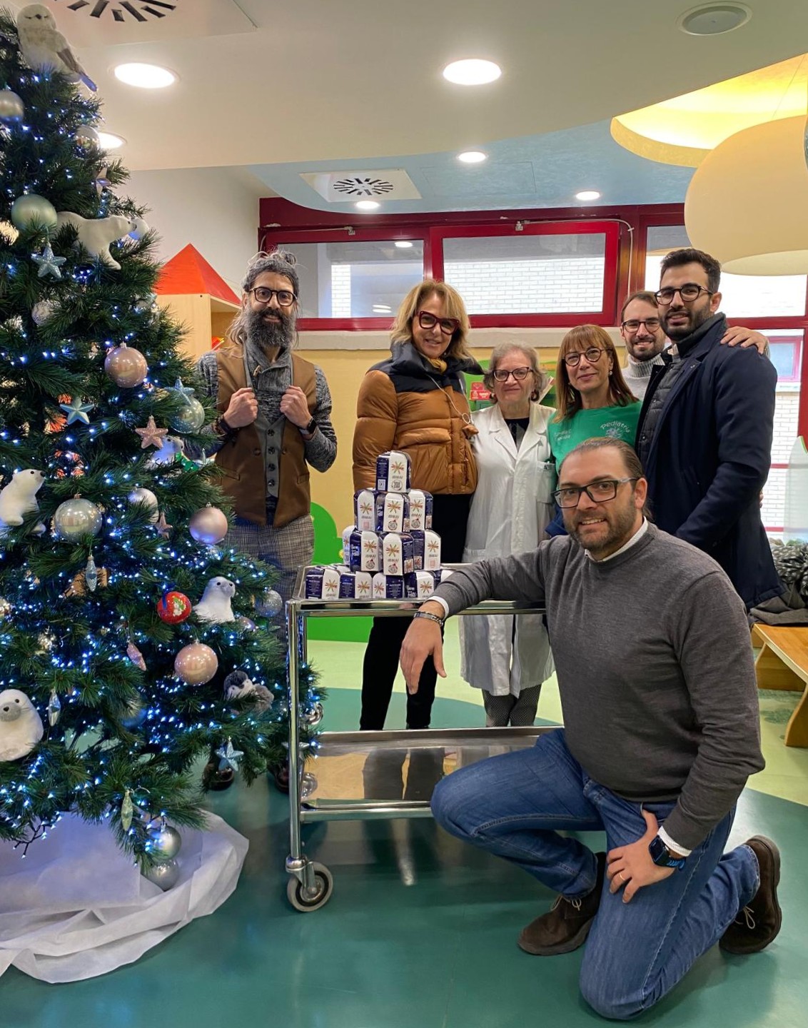 Consegna panettoncini di Natale al Pronto Soccorso Pediatrico